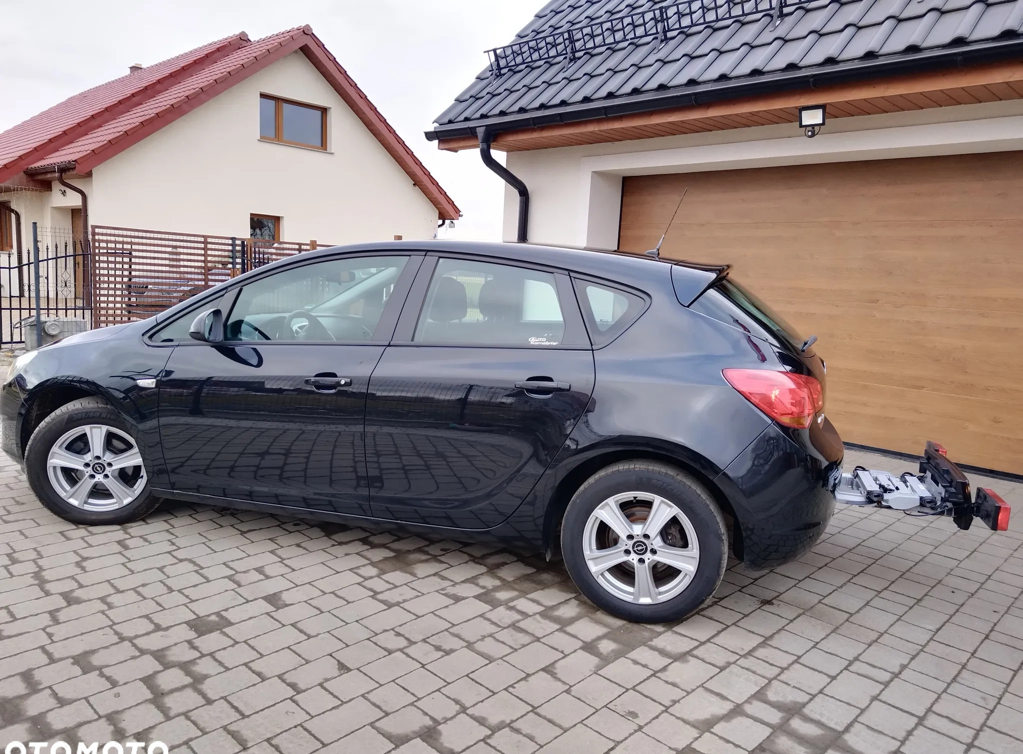Opel Astra cena 23900 przebieg: 151000, rok produkcji 2010 z Praszka małe 436